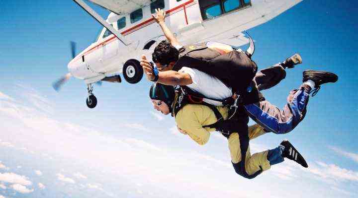 Skydiving, Faldskærmsudspring og Tandemspring